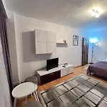 شقة Carla